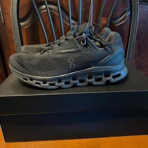 QC ON RUNNING CLOUDSTRATUS WOMENS SIZE 8.5 BLACK -39.99211